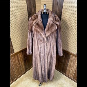 Best 25+ Deals for Neiman Marcus Fur Coat | Poshmark
